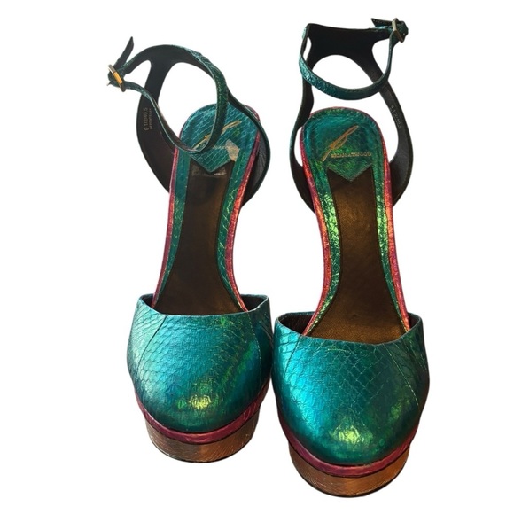 Brian Atwood Fontenay Hologram Snakeskin Platform Pump Blue Magenta Silver 9.5 - Picture 2 of 11